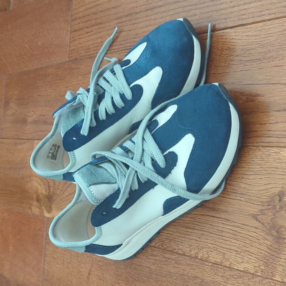 Clarks 9M casual shoe teal